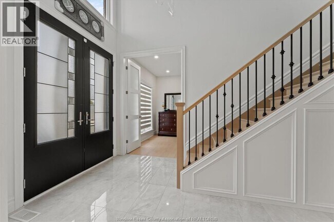 570 Orchards Cres in Windsor, ON - Building Photo - Building Photo