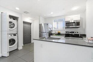 541 NW 33rd St, Unit 1 in Miami, FL - Building Photo