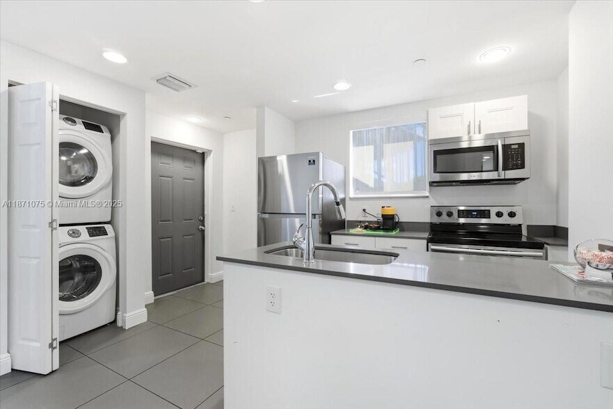 541 NW 33rd St, Unit 1 in Miami, FL - Building Photo