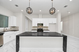 5908 St Augustine St in Houston, TX - Building Photo - Building Photo