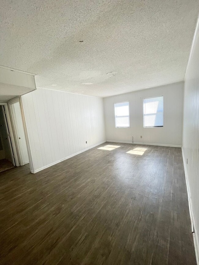 102 Ravenwood Dr in Jacksonville, NC - Building Photo - Building Photo