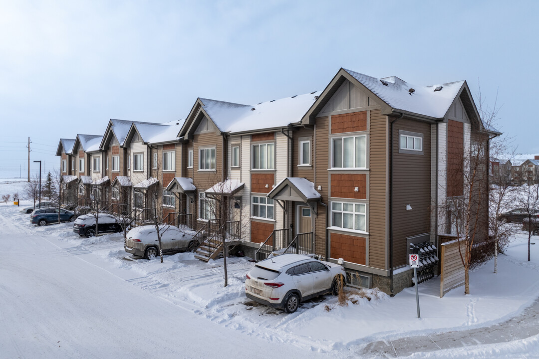 No6 Chalet in Calgary, AB - Building Photo