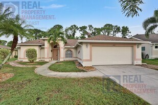 4232 Balmoral Way in Sarasota, FL - Building Photo