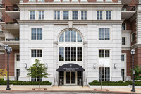 The Plaza in Clayton Residences in Clayton, MO - Foto de edificio - Building Photo