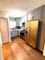 1635 W 44th Pl in Hialeah, FL - Building Photo