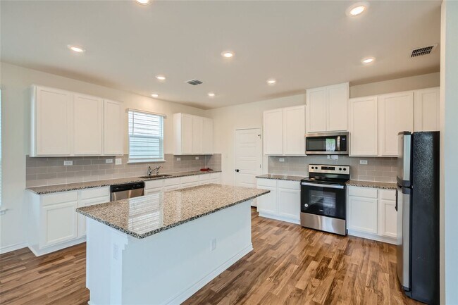3617 Silver Set in San Antonio, TX - Building Photo - Building Photo