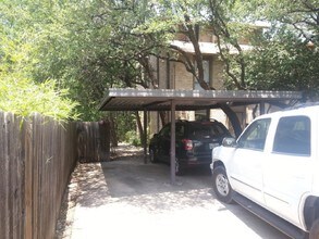 Pecos Duplex in Austin, TX - Foto de edificio - Building Photo