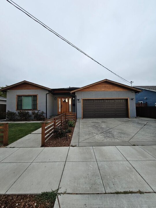 2520 Garvin Ave in Richmond, CA - Building Photo