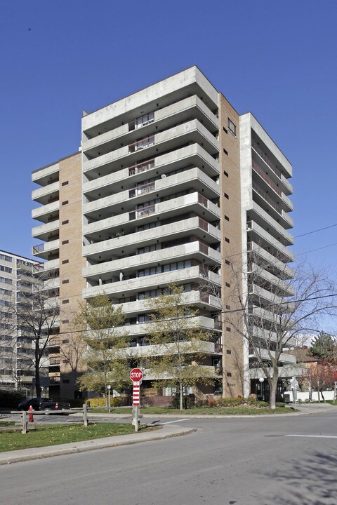 66 High St E in Mississauga, ON - Building Photo