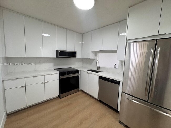 property at 1820 N Lauderdale Ave
