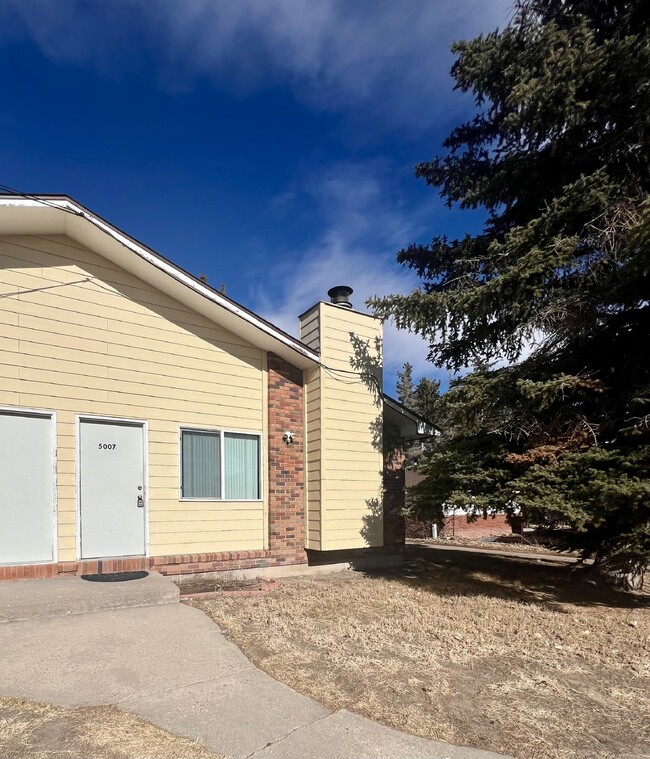 5007 Townsend Pl in Cheyenne, WY - Foto de edificio - Building Photo