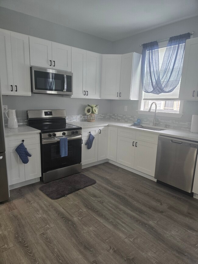 32 Homestead Ave, Unit Comfy Homestead