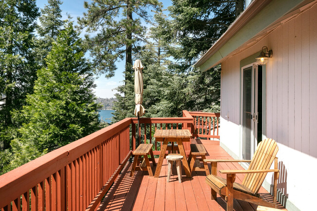 552 Sunderland Ct in Lake Arrowhead, CA - Building Photo - Building Photo