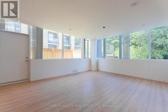 289-289 The Kingsway in Toronto, ON - Building Photo - Building Photo