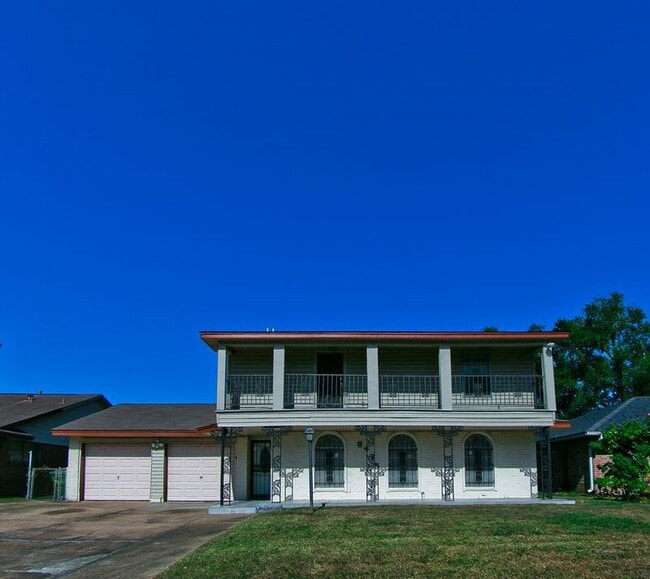 8435 Sterlingshire St in Houston, TX - Building Photo - Building Photo