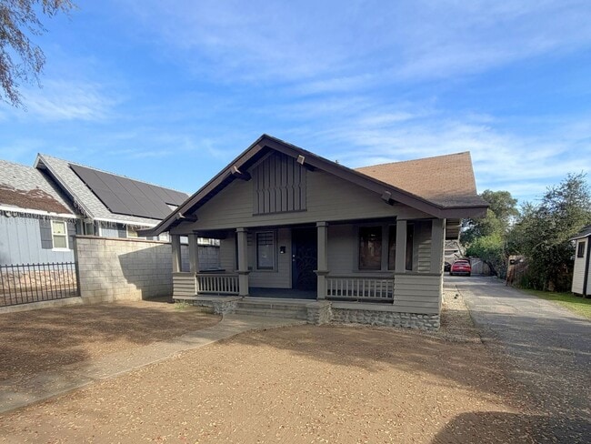 property at 460 N 3rd Ave