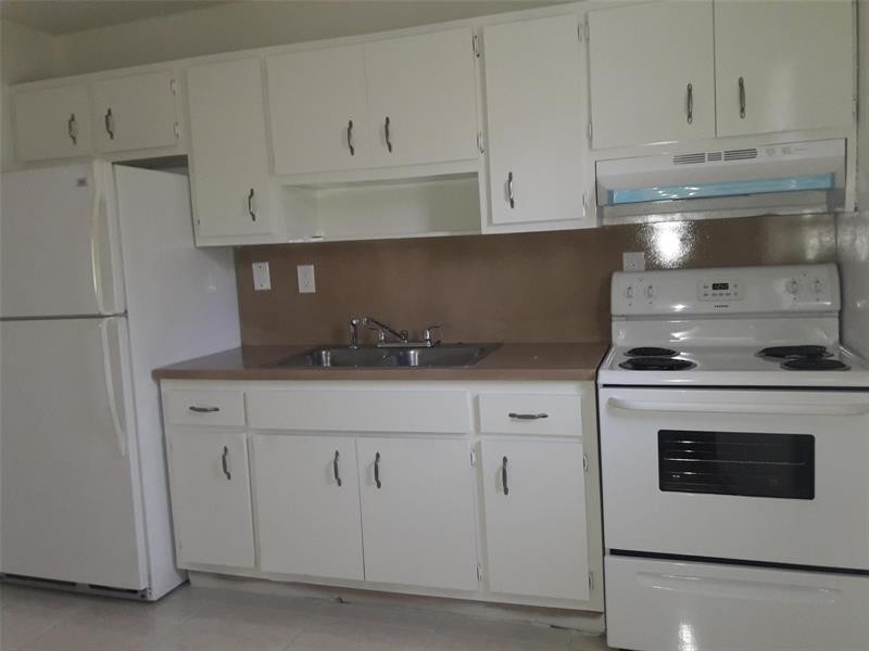 2590 NW 14th St in Fort Lauderdale, FL - Building Photo