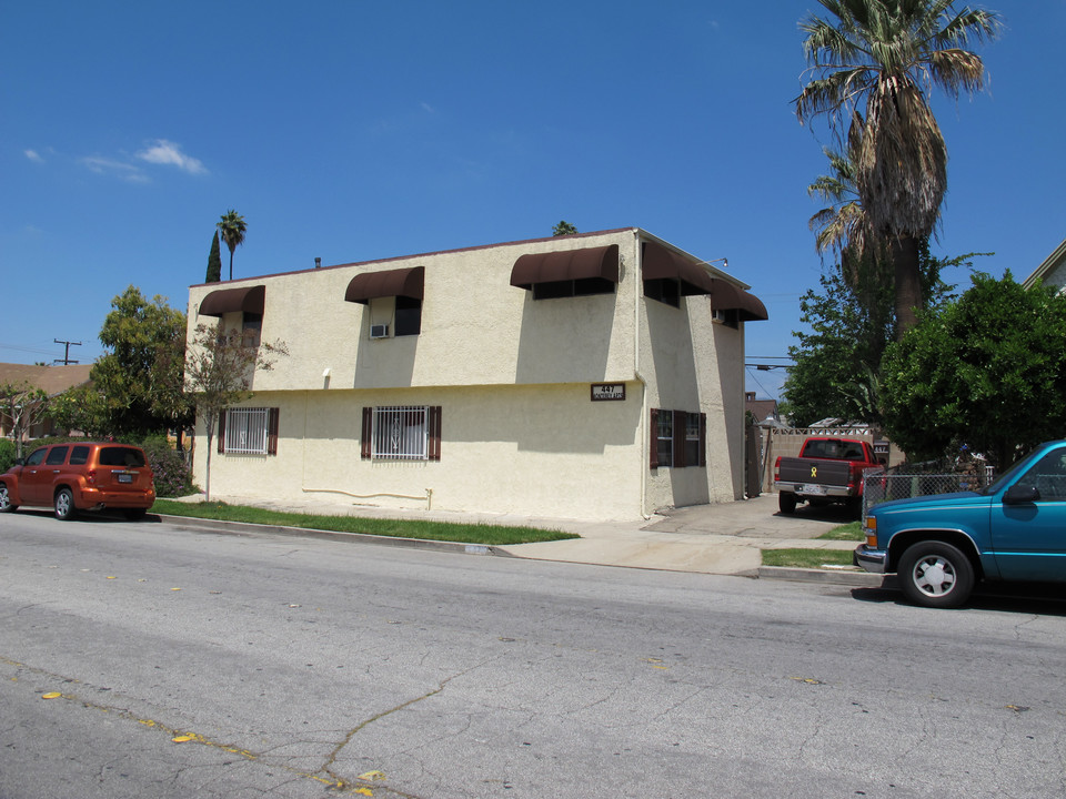 447 W Monterey Ave in Pomona, CA - Foto de edificio