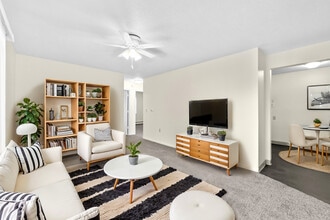 Riverview Oaks Apartments in Des Moines, IA - Foto de edificio - Building Photo