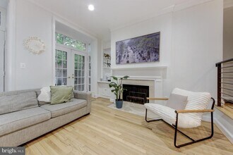 4306 Westover Pl NW in Washington, DC - Foto de edificio - Building Photo