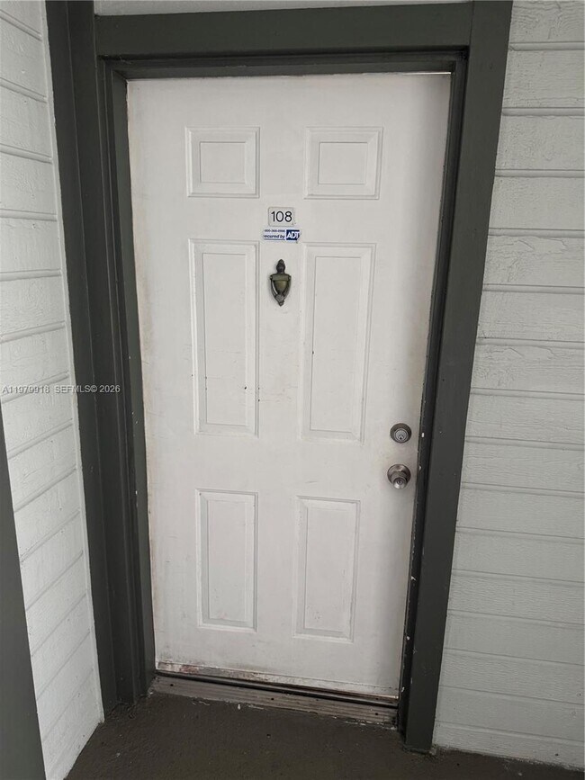 469 NE 207th Ln in Miami, FL - Building Photo - Building Photo