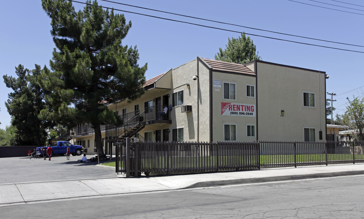 1187 Huff St in San Bernardino, CA - Foto de edificio