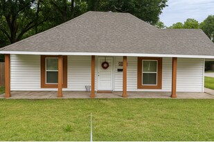 302 S Rusk St in Sherman, TX - Building Photo