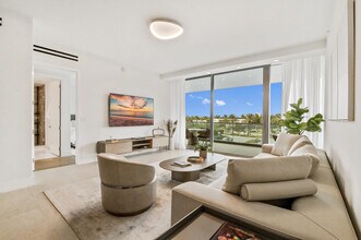 10203 Collins Ave in Bal Harbour, FL - Foto de edificio - Building Photo