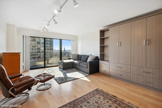 2020 N Lincoln Park W, Unit 12L in Chicago, IL - Foto de edificio - Building Photo