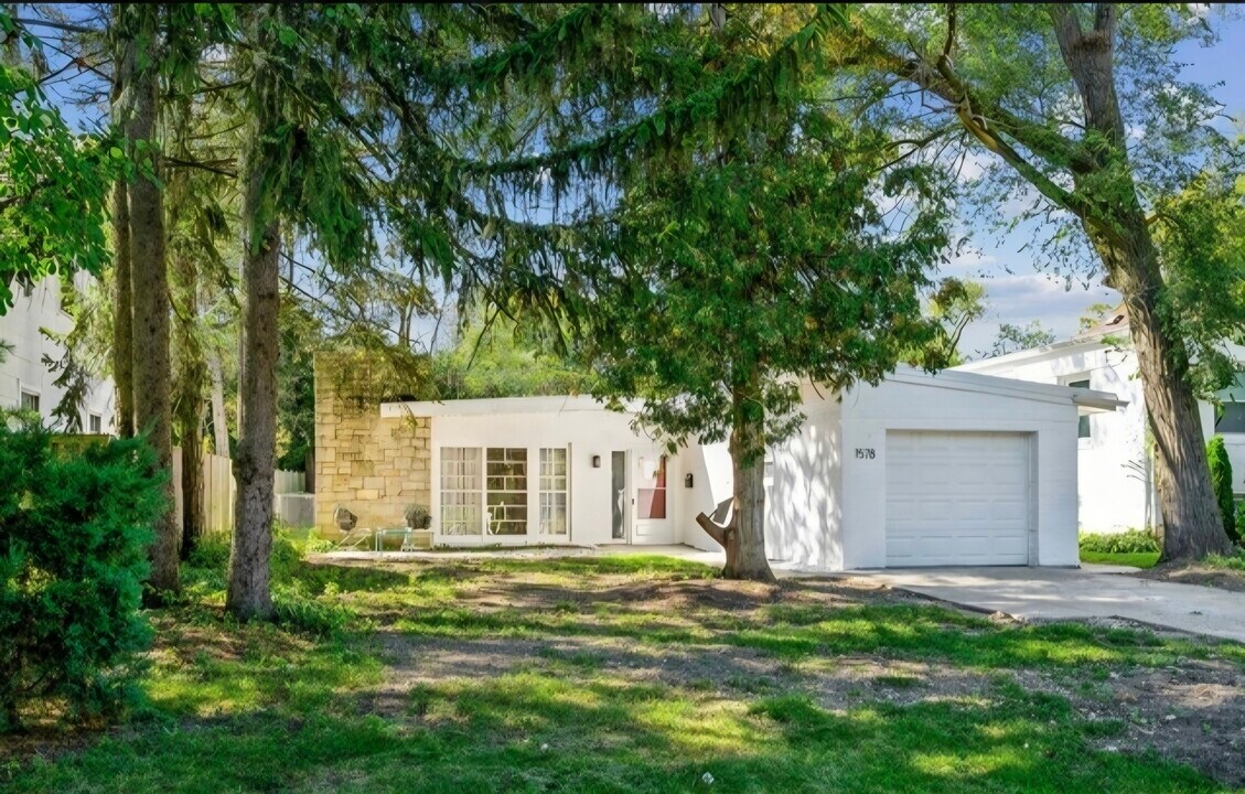 1578 McCraren Rd in Highland Park, IL - Building Photo