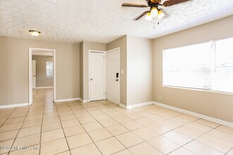 1411 Palmdale St in Jacksonville, FL - Building Photo - Building Photo