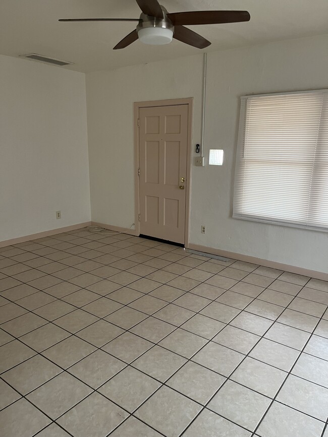 902 E Amelia Ave in Phoenix, AZ - Foto de edificio - Building Photo