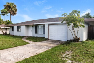 171 SE Floresta Dr in Port St. Lucie, FL - Building Photo - Building Photo