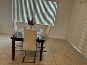 448 Cinnamon Dr in Kissimmee, FL - Foto de edificio - Building Photo