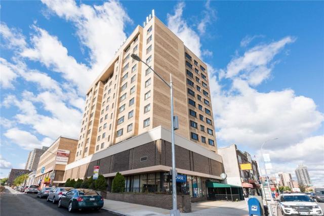 119-49 Union Tpke in Queens, NY - Building Photo
