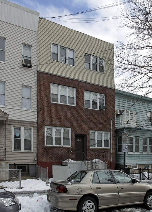 128 Thorne St in Jersey City, NJ - Building Photo