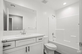 632 Ledgestone St in Bakersfield, CA - Building Photo - Building Photo