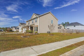 1430 Evergreen Trl in Hinesville, GA - Building Photo - Building Photo