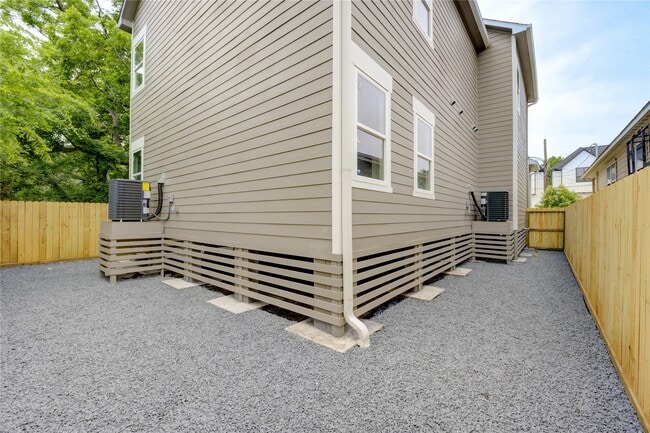 property at 811 E 39th St