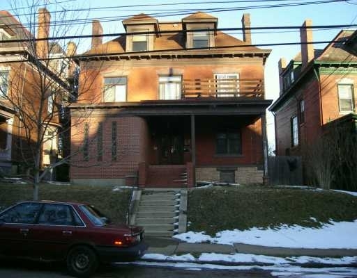 325 S Graham St in Pittsburgh, PA - Foto de edificio - Building Photo