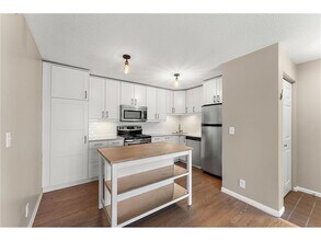 2160 Ridge Dr in Minneapolis, MN - Building Photo - Building Photo