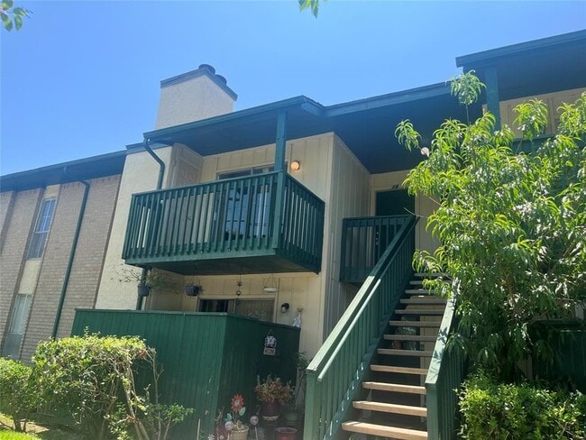 property at 1516 Bay Area Blvd