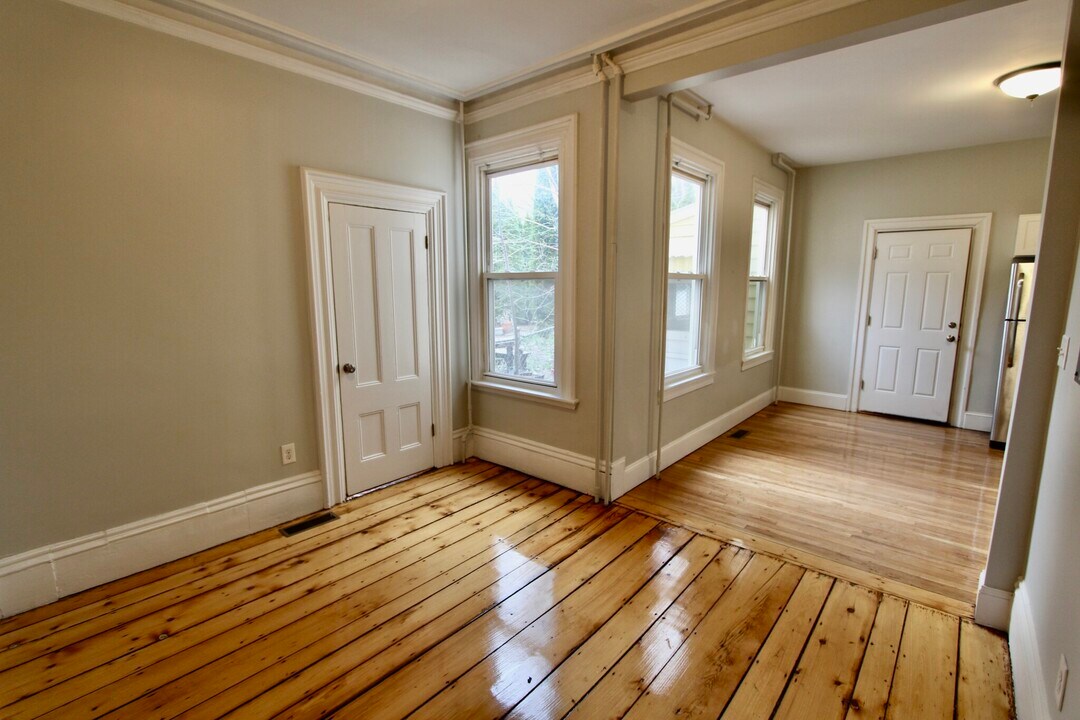 126 Saratoga St, Unit 1 in Boston, MA - Building Photo