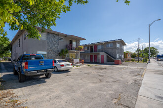 2970 W Flagler St in Miami, FL - Building Photo - Building Photo