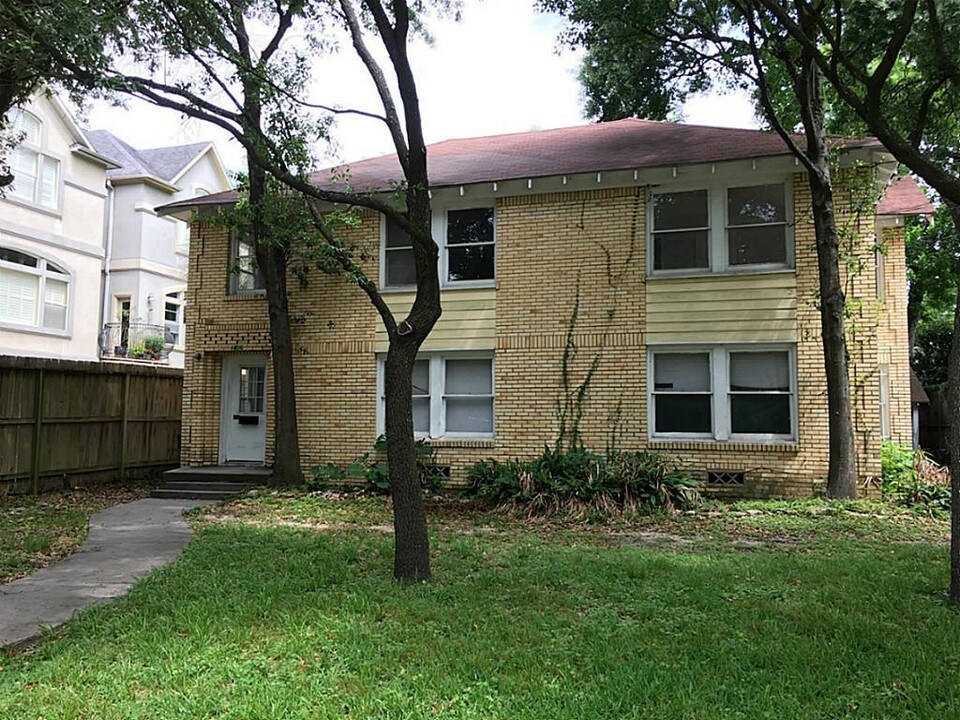 1406 Castle Ct Photo