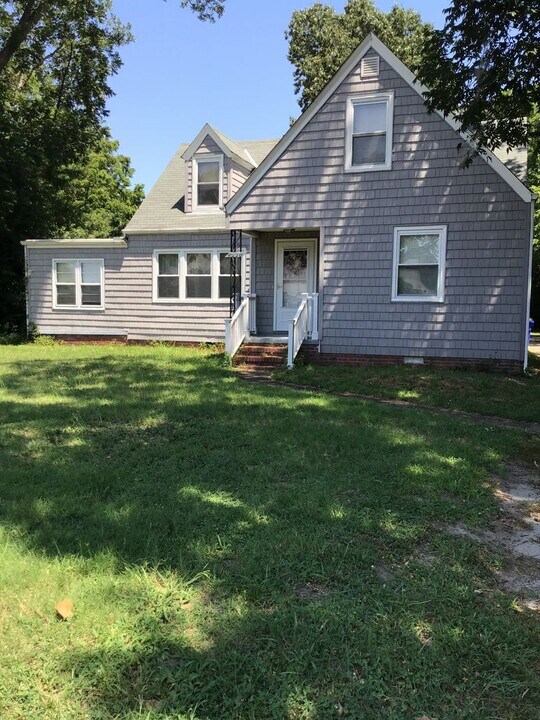 1550 E Bayview Blvd in Norfolk, VA - Building Photo