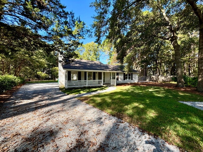 property at 16 Drayson Cir