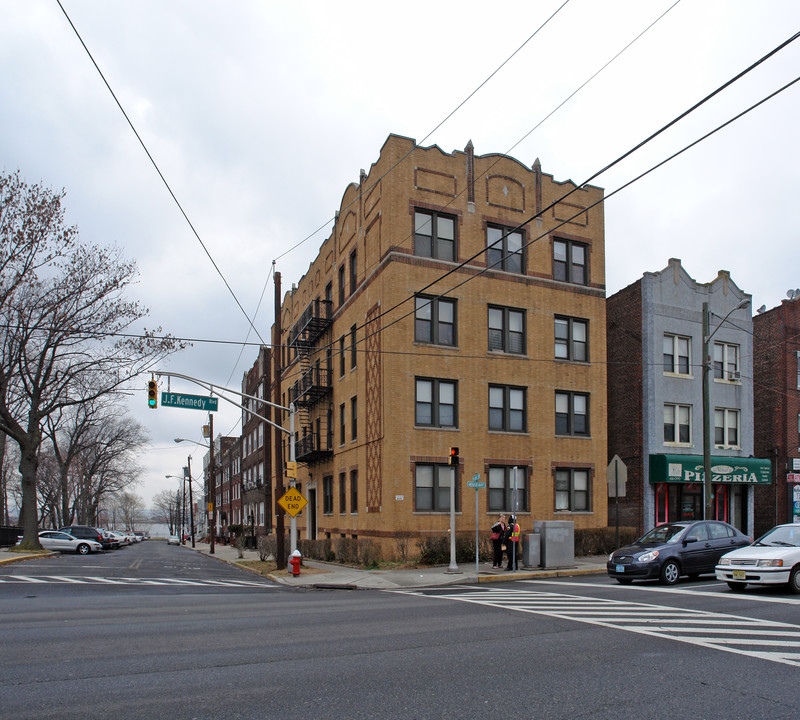 1111 Jf Kennedy Blvd in Bayonne, NJ - Building Photo