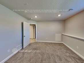 7512 38th St N in Oakdale, MN - Foto de edificio - Building Photo