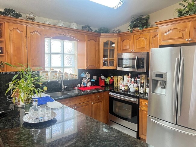 12377 NW 97th Pl in Hialeah Gardens, FL - Building Photo - Building Photo